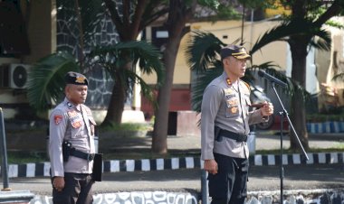 Point'-Arahan-Kapolres-Flotim-Kepada-Anggota--Saat-Apel-Rutin-Mingguan.