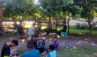 Polisi-Jaring-Keluhan-dari-Warga-melalui-Giat-Jumat-curhat-Kapolsek-Adonara-Barat.