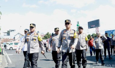 *Long-Weekend-Saat-WWF-Berlangsung,-Polda-Jatim-Tambah-Personel-di-Pelabuhan-Ketapang*