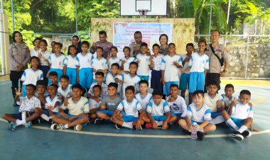 Satuan-Binmas-Polres-Flotim-sosialisasi-Bullying,-Bahaya-Miras-dan-Merokok-kepada-para-Siswa.