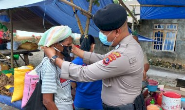 Erupsi-gunung-Lewotobi-Laki-Laki,-Polsek-Wulangitang-lakukan-Monitoring-,Himbauan-dan-aksi-bagi-Masker-kepada-Masyarakat-terdampak