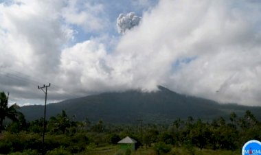 Polsek-Wulanggitang---Polres-Flotim-terus-Monitoring-Perkembangan-Erupsi-Gunung-Lewotobi-Laki-laki.
