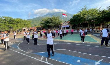 Meriahkan-Hari-Bhayangkara-ke-78,-Polres-Flotim-Gelar-Olah-raga-bersama-di-Lapangan-Mapolres-Flotim.