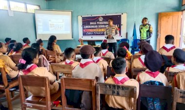 Cegah-Sejak-Dini-Kenakalan-Remaja,-Kapolsek-Adobar-Berikan-Penyuluhan-kepada-Siswa-SMPS-Panca-Karya-Lite.