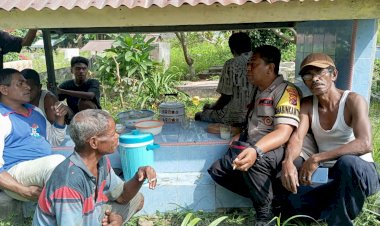 Giat-Bhabinkamtibmas-Bripka-Agustinus-Fay-Sambangi-Warga-Binaannya-di-desa-Pululera---Flores-Timur