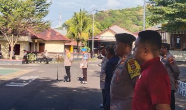 Arahan-dan-Penekanan-Waka-Polres-Flotim-Kepada-Anggota-saat-Apel-Pagi.