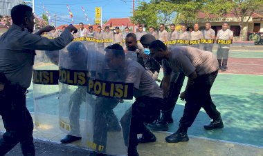 Polres-Flotim-Tingkatkan-Latihan-Dalmas-Hadapi-Pilkada-Serentak-2024.