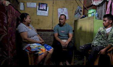 Kapolres-Flotim-AKBP-I-Nyoman-Putra-Sandita-Kunjungi-rumah-FFED-Yang-Terkena-Rekoset-Peluru-Karet