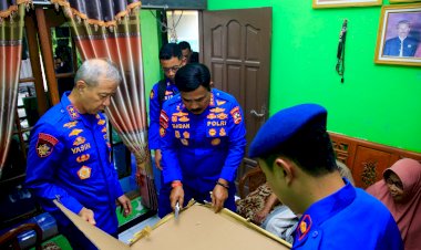 Kado-Alumni-Akpol-91-Bhara-Daksa-dalam-Rangka-33-Tahun-Pengabdian-ke-Pengasuh-saat-Taruna