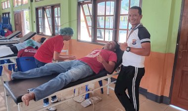 Personil-Polres-Flotim-Turut-Donorkan-Darah-bertempat-di-Aula-Paroki-Sanjuan-Lebao.