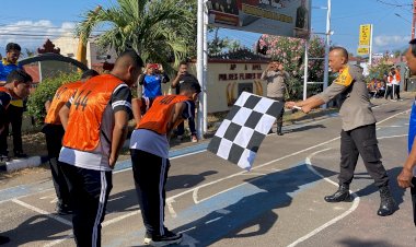 Uji-Stamina-Sehat-dan-Kuat,-Personil-Polres-Flotim-laksanakan-Tes-Kesamaptaan-Jasmani.