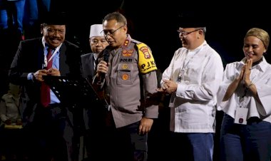 Sambut-Pilkada-Damai-dan-Riang-Gembira,-Kapolda-Bengkulu-Ajak-Kedua-Paslon-Gub-dan-Wagub-Nyanyi-Bareng-di-Malam-Pengundian-Nomor-Urut 