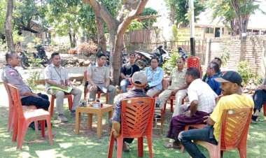 Dampingi-Tim-Pertanahan-Kabupaten-Flotim,-Bhabinkamtibmas-Aipda-Sakarias-Benu-Sampaikan-pesan-Kamtibmas