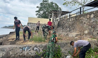 Peringati-Hut-TNI-ke-79,-Tni-Polri-Gelar-Karya-Bakti-Disekitar-Pantai-Taman-Kota-dan-lingkungan-Gereja-Katedral-Larantuka