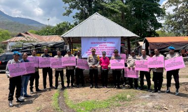 Penyerahan-Bantuan-dari-Pengurus-Pusat-Bhayangkari-dan-Yayasan-Kemala-Bhayangkari-kepada-Anggota-Polri-yang-Terdampak-Erupsi-Gunung-Lewotobi-Laki