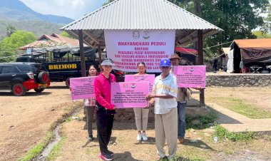Kembali,-Penyerahan-Bantuan-dari-Pengurus-Pusat-Bhayangkari-dan-Yayasan-Kemala-Bhayangkari-kepada-Warakawuri-dan-Purnawirawan-Polri-Terdampak-Erupsi-Gunung-Lewotobi-Laki