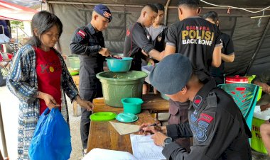 Tugas-Kemanusiaan-BKO-Brimobda-Polda-NTT-Dampak-Erupsi-Gunung-Lewotobi-Laki-Laki-di-Flores-Timur