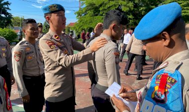 Usai-Apel-Pagi,-Propam-Periksa-Sikap-Tampang-Personel-Polres-Flotim