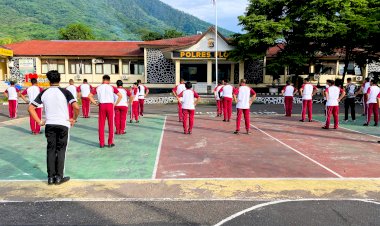 Jumat-Sehat,-Olahraga-Rutin-Polres-Flotim-di-Lapangan-Apel
