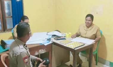 Bhabinkamtibmas-Adonara-Barat-Sambangi-Kantor-Desa-Hurung,-Sampaikan-Pesan-Kamtibmas