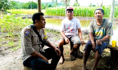 Bhabinkamtibmas-Bripka-Henson-Sambangi-Warga,-Himbau-Dukung-Program-Pemerintah-di-Bidang-Pertanian