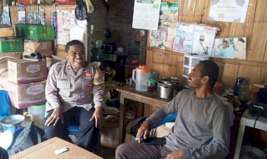 Dukung-program-Pemerintah,-Bhabinkamtibmas-Aipda-Frans-Sili-Sambang-Warga-Binaanya