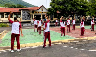 Jaga-Kesehatan,-Polres-Flores-Timur-Laksanakan-Olahraga