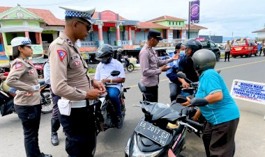 Gelar-Operasi-Keselamatan-di-Depan-Pasar-Baru,-Polres-Flotim-Jaring-13-Pelanggar
