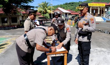Kapolres-Flotim-Akbp-I-Nyoman-Putra-Sandita-Pimpin-Serah-Terima-Jabatan-di-Lingkungan-Polres-Flores-Timur