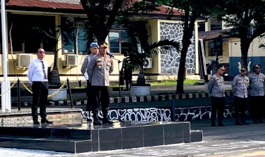 Apel-Rutin-Bulanan,-Kapolres-Flotim-Tekankan-Tugas-Melayani-Masyarakat-dengan-Baik