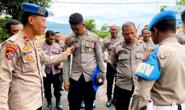 Propam-Polres-Flores-Timur-Periksa-Seragam-Dinas-dan-Kelengkapannya