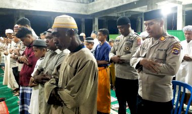 Safari-Ramadhan,-Polres-Flotim-Shollat-Tarawih-di-Masjid-Al'-Munawar