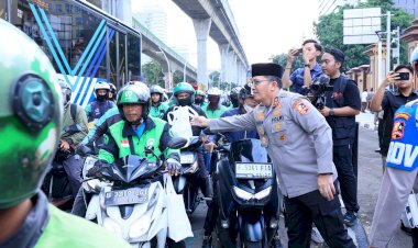 Polri-dan-Media-Bersinergi-Berbagi-Takjil-Serentak-di-Seluruh-Indonesia