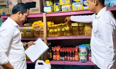 Cek-dan-Awasi-Peredaran-Minyak-Kita,-Tim-Satgas-Pangan-Polres-Flotim-Turun-Lapangan