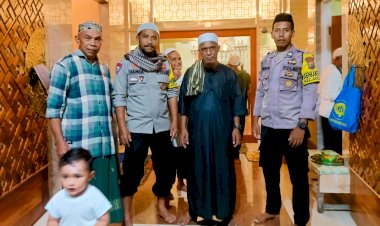 Sekaligus-Pengamanan,-Personel-Polsek-Adonara-Timur-Ikut-Sholat-Tarawih