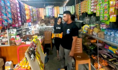 Pengecekan-Minyak-Goreng-Kita-di-Kios-Rya-oleh-Satgas-Pangan-Polres-Flores-Timur