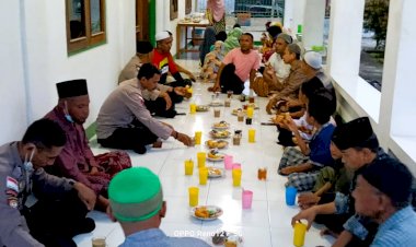 Buka-Puasa-Bersama-Kapolsek-Wulanggitang-dengan-Umat-Muslim-di-Desa-Boru