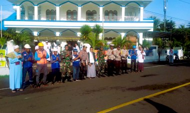 Polres-Flotim-Lakukan-Pengamanan-Sholat-Idul-Fitri-1446-H-Tahun-2025,-Jaga-Situasi-Tetap-Aman-dan-Kondusif