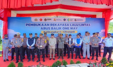 Polri-Lepas-Flag-Off-One-Way-Nasional-Arus-Balik-Lebaran-2025-di-KM-414-Sampai-KM-70-Hari-Ini