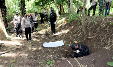 Tim-Gegana/Jibom-Brimobda-NTT-Musnahkan-Granat-dan-Amunisi-Temuan-Warga-Konga