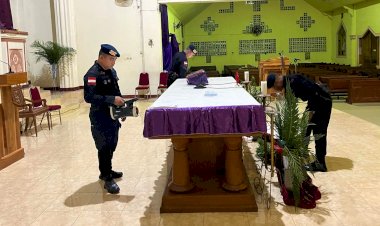 Tim-Jibom-Sterilisasi-Gereja-di-Larantuka-Jelang-Semana-Santa:-Situasi-Aman-dan-Terkendali