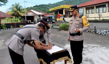 Kapolres-Flotim-Pimpin-Pelantikan-Kabag-Logistik-Polres-Flores-Timur