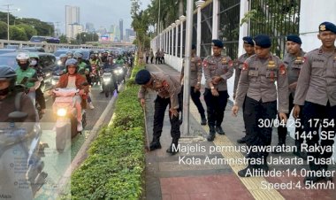 Brimob-Polda-Metro-Sisir-Sejumlah-Titik-Sekitar-Komplek-DPR/MPR