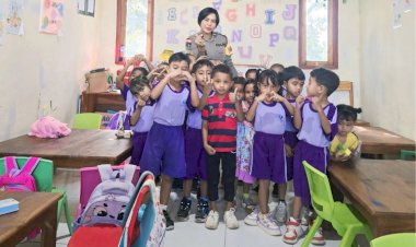 Tulus-dari-Perbatasan:-Ipda-Densy-dan-Suami-Bangun-Harapan-bagi-Anak-anak-Kurang-Mampu-di-Belu