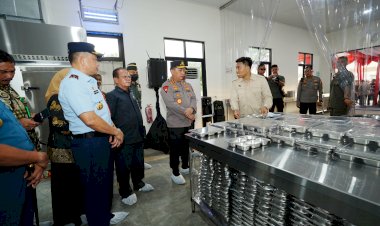 Kapolri-Tinjau-SPPG-Polda-Sulsel,-Pastikan-Kesiapan-Dukung-Program-MBG