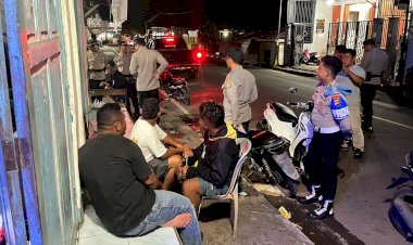 Polres-Flotim-Ajak-Warga-Jaga-Kamtibmas-Saat-Gelar-Patroli-Operasi-Pekat-Turangga-2025