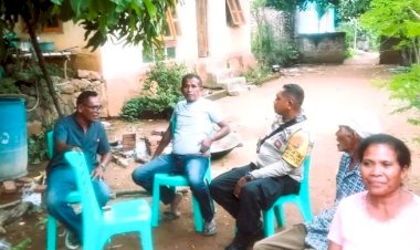 Cegah-Aksi-Premanisme,-BRIPKA-Hans-Bhabinkamtibmas-Desa-Mokantarak-Sambangi-Warga-Dusun-01