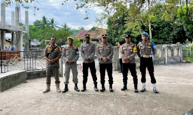 Wakapolres-Flotim-Pantau-Langsung-Pelaksanaan-Sholat-Idul-Adha-1446-H-di-Masjid-Al-Munawarah-Delang