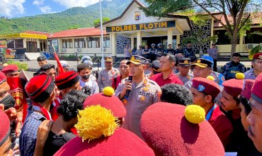 Temui-Massa-Aksi-di-Polres,-Kapolres-Flotim-Tegaskan-Operasi-Pekat-Berjalan-Sesuai-Prosedur
