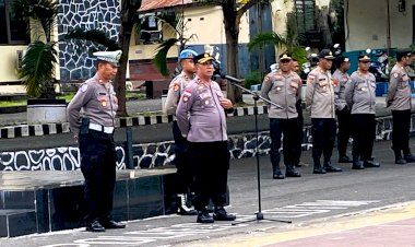 Polri-Lebih-Humanis!-Wakapolres-Flores-Timur-Sosialisasikan-Commander-Wish-Kapolda-NTT